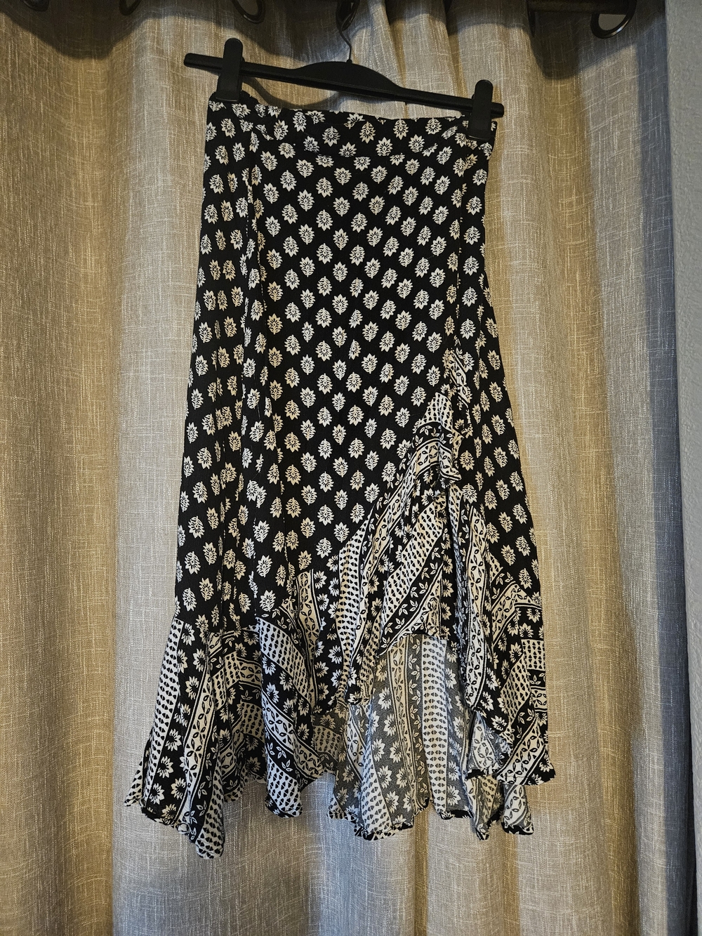 Renuar Black and White Printed Midi Skirt